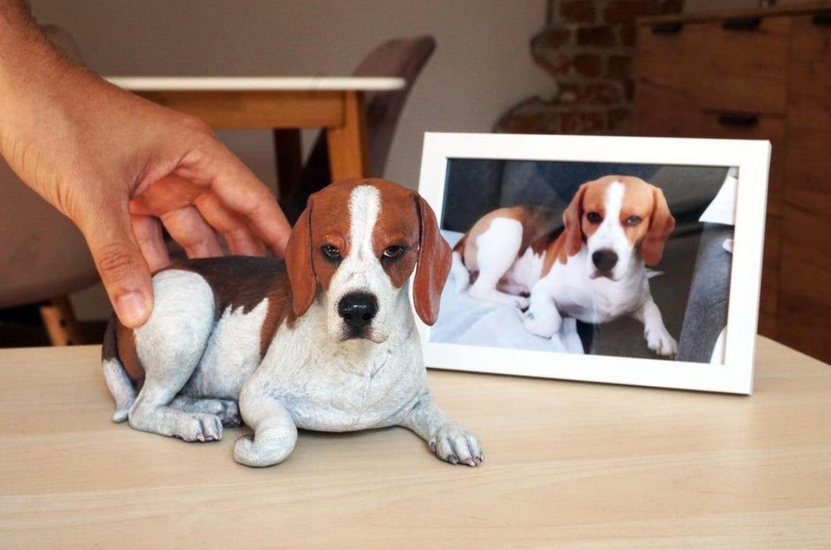 Custom 3D pet figurine of a beagle-style dog sitting on a tabletop